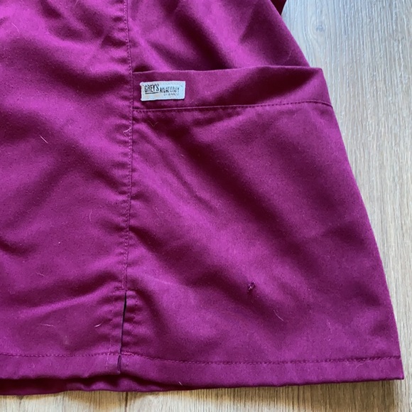 Greys anatomy scrub top - Picture 2 of 4